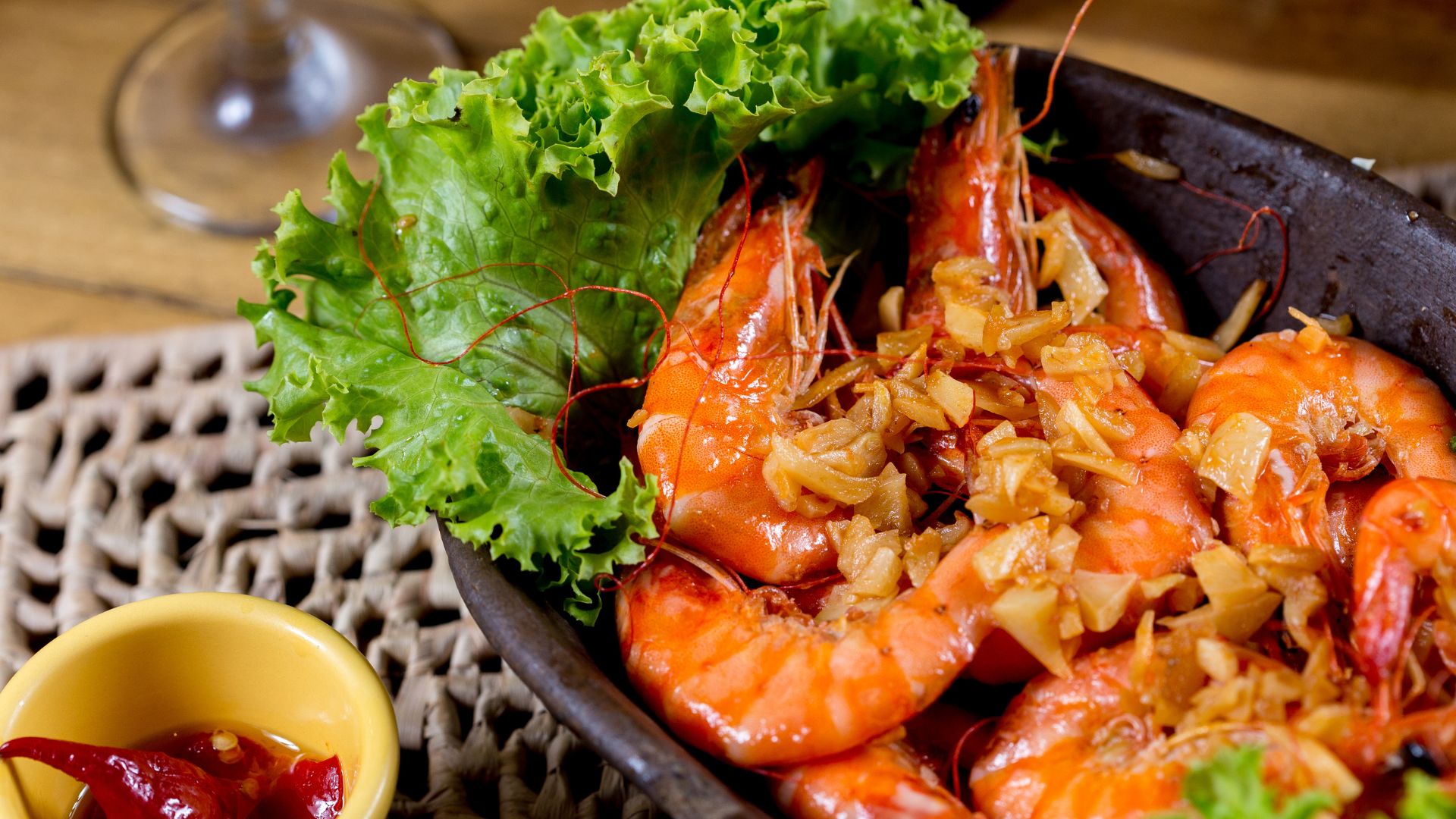 กุ้งซอสกระเทียม